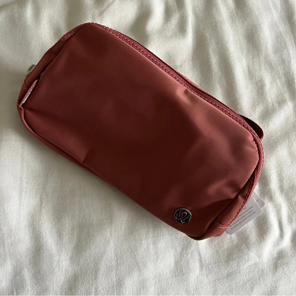 🆕 LAST ONE Lululemon Everywhere Belt Bag - Brier Rose - Picture 1 of 6